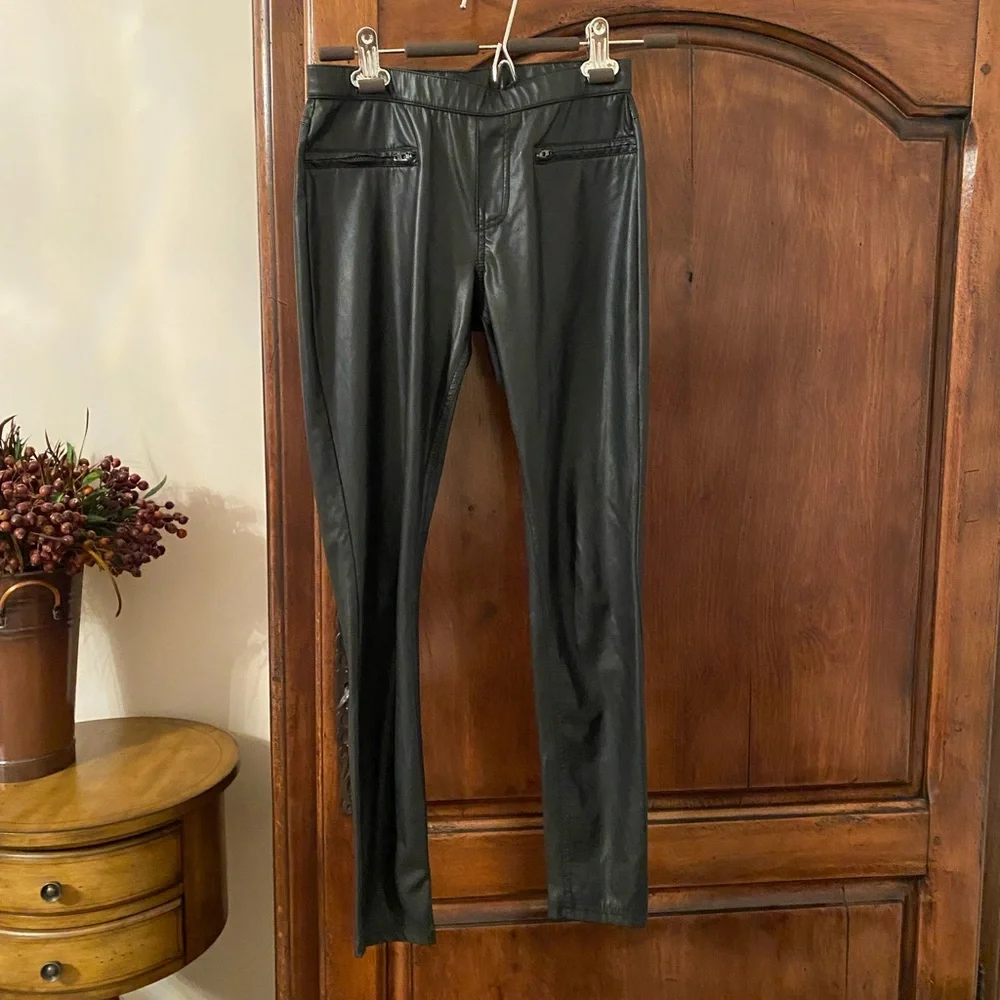 ❤️Hue X-Small Faux Leather Leggings - Picture 3 of 16